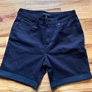 DKNY Jeans Ladies' Bermuda Short in Black, rolled cuff sz 6